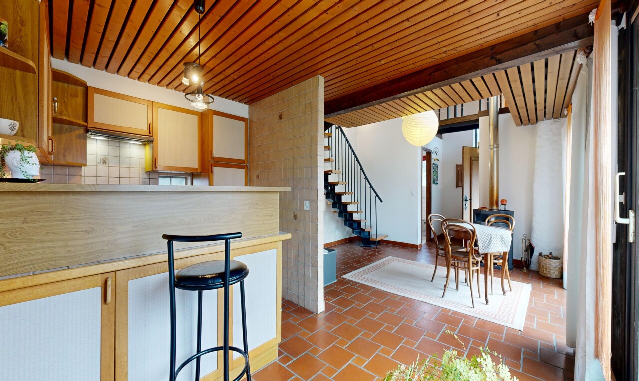küche mit arbeitsplatten, light countertops, pendelleuchte, pendant lighting, und inside property