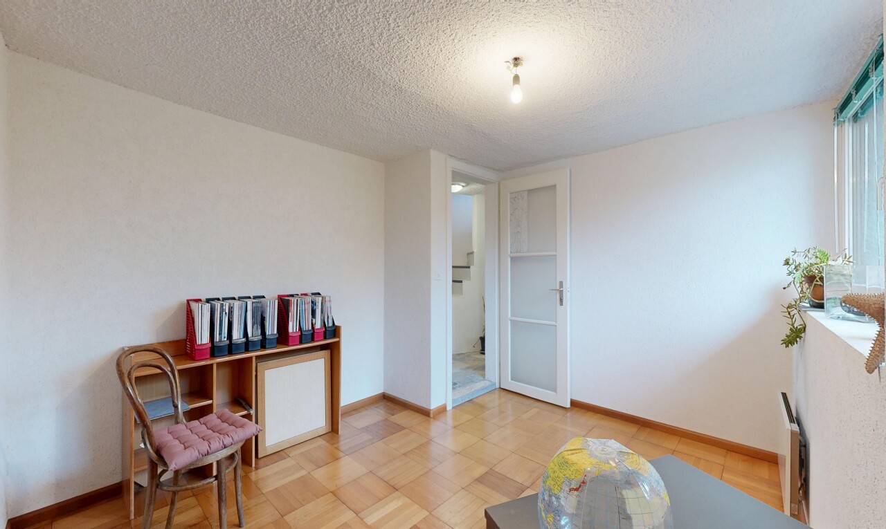 wohnzimmer mit niedrige decke, low ceiling, inside property, spritzputz decke, und textured ceiling