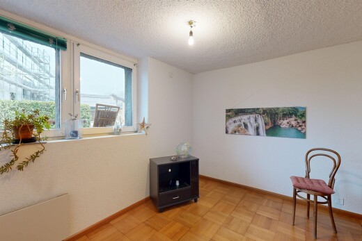 zimmer / schlafzimmer mit parquet floor, inside property, wood finish floor, holzfußboden, und baseboards wall