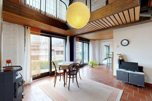 esszimmer mit inside property, natural light, natürliches licht, fernseher, und drywall