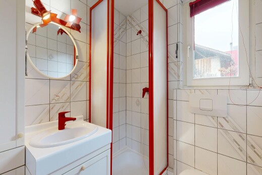 bad mit spiegel, schminktisch, komplettes badezimmer, fliesenwand, und tile wall