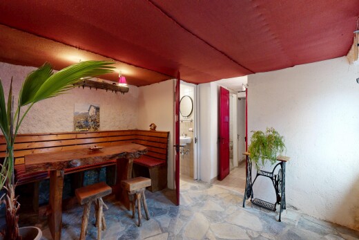 esszimmer mit niedrige decke, low ceiling, steinboden, stone finish floor, und inside property