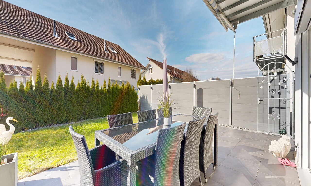 terrasse mit terrasse, from property, day time, zaun, und essbereich im freien