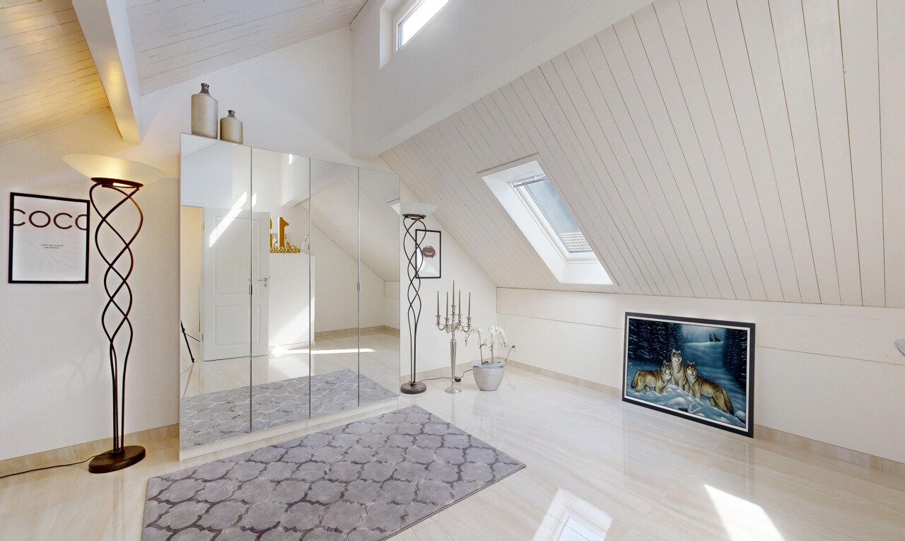 leerer raum mit vaulted ceiling, dachschräge, wood ceiling, holzdecke, und dachfenster