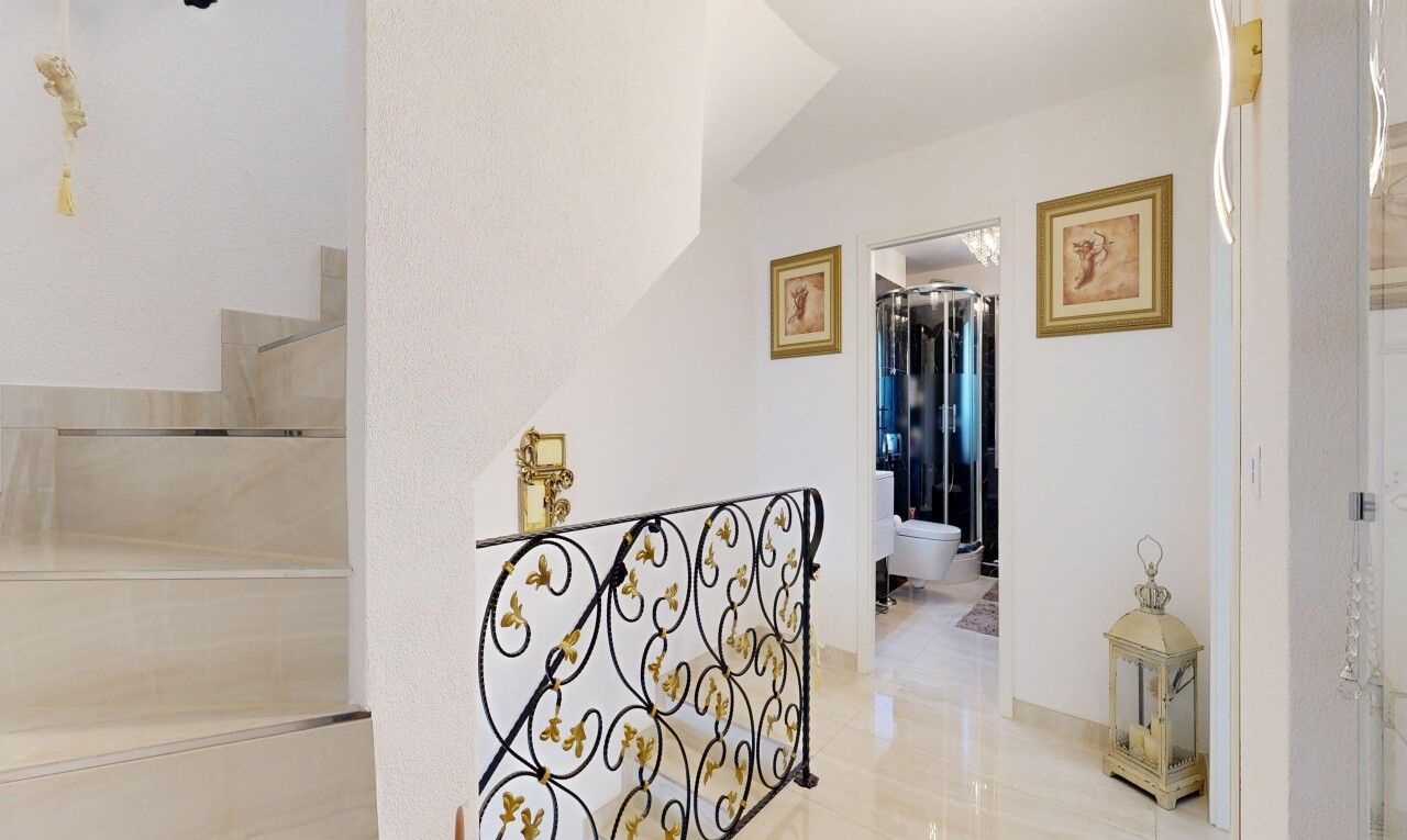 halle / korridor mit inside property, light floor, gipskartonwand, und drywall