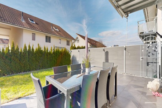terrasse avec terrasse, from property, day time, clôture, et coin repas extérieur