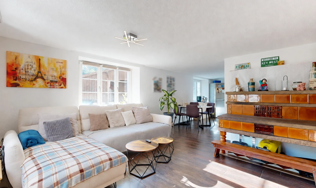 living room with ceiling fan and dark wood-style flooring