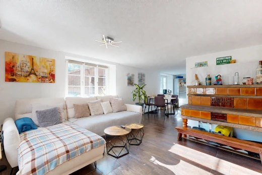 living room with ceiling fan and dark wood-style flooring