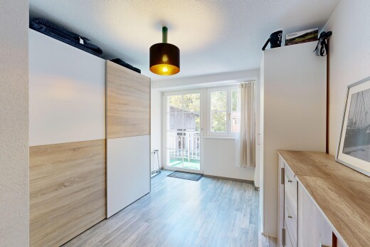 küche mit außenzugang, light floor, wood finish floor, holzfußboden, und butcher block countertops