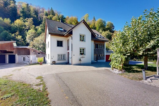außenansicht mit property visible, auffahrt, stuckverkleidung, day time, und ziegeldach