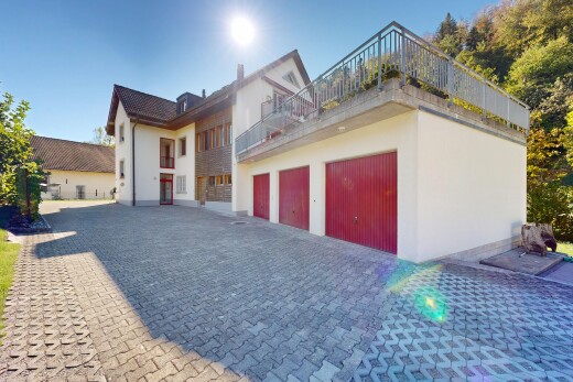 außenansicht mit auffahrt, stuckverkleidung, day time, und property visible