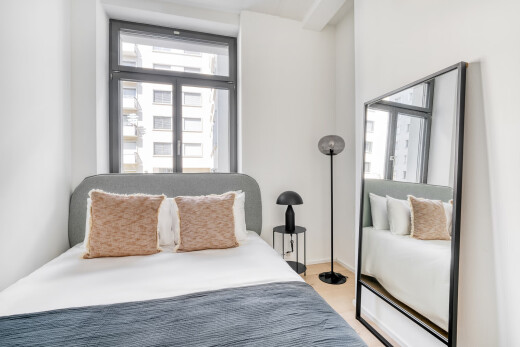 zimmer / schlafzimmer mit inside property, natürliches licht, natural light, gipskartonwand, und drywall