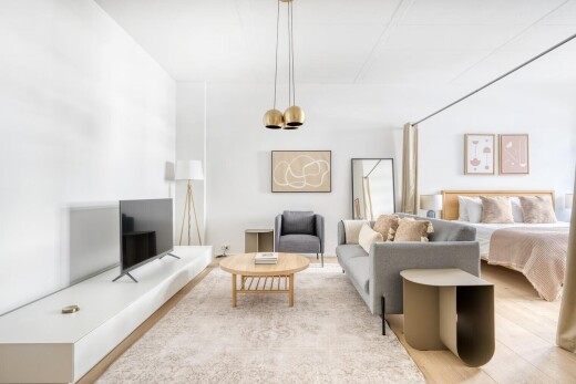 wohnzimmer mit fernseher, inside property, virtually staged, gipskartonwand, und drywall