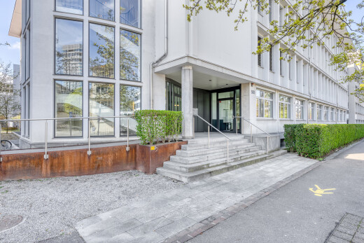 außenansicht mit day time, glasverkleidung, und property visible