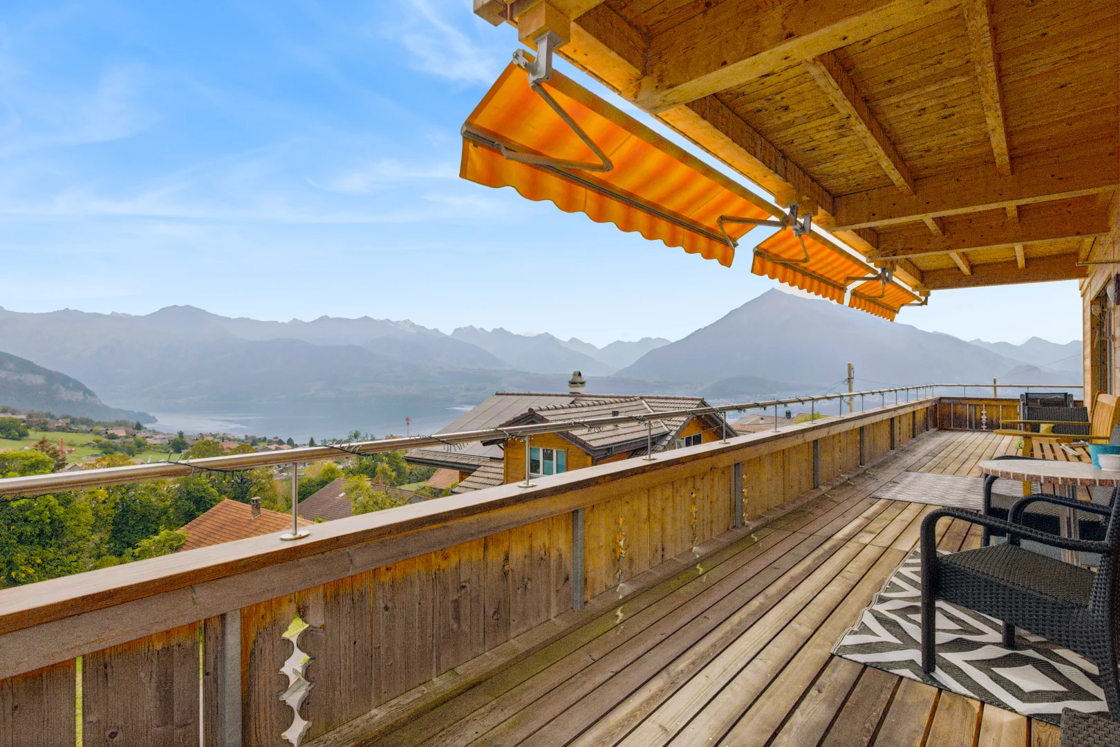 terrasse avec auvent, terrasse, vue sur la montagne, mountain view, et view focus