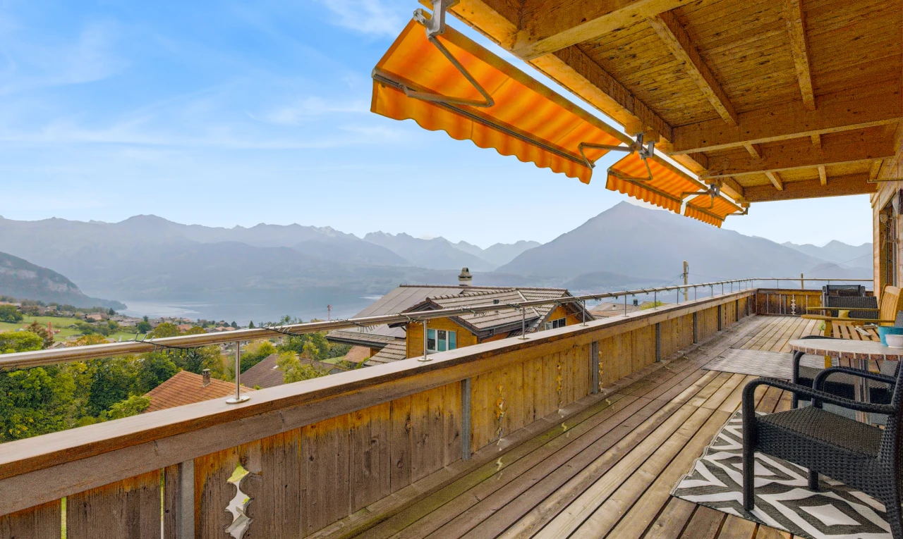 terrasse avec auvent, terrasse, vue sur la montagne, mountain view, et view focus