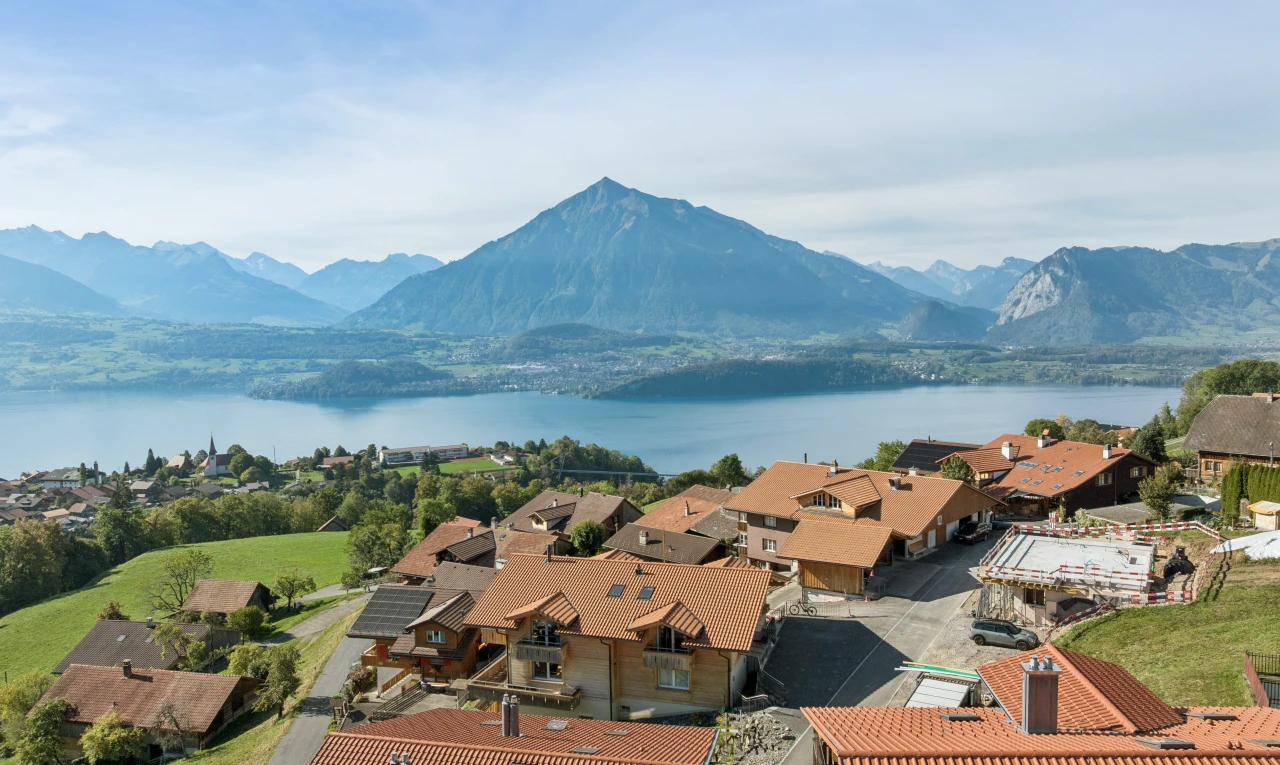 vue sur la montagne avec vue sur l'eau, water view, vue sur la montagne, mountain view, et vue résidentielle