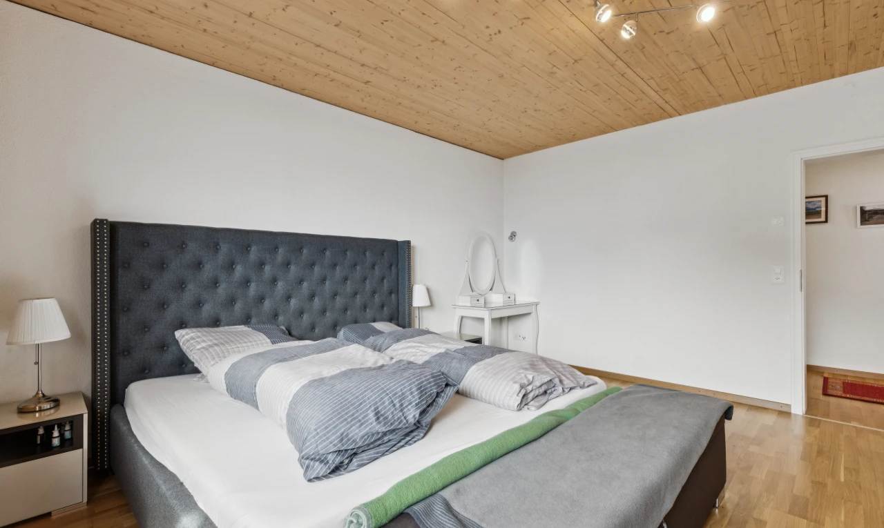 chambre avec plafond en bois, wood ceiling, high end ceiling, cloison sèche, et drywall
