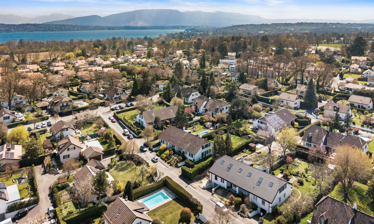 vue sur la montagne avec vue sur la montagne, mountain view, day time, vue résidentielle, et residential view