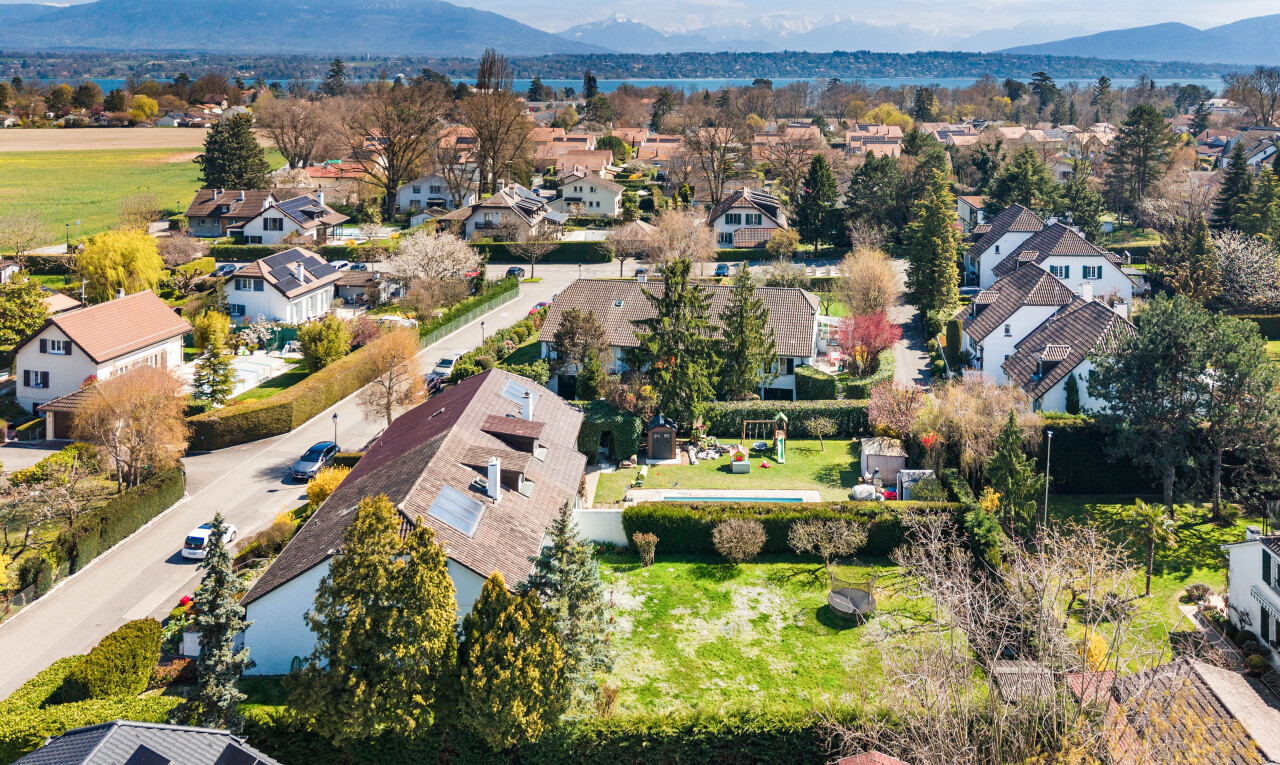 vue sur la montagne avec vue sur la montagne, mountain view, vue résidentielle, residential view, et day time