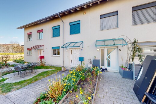 außenansicht mit stuckverkleidung und terrasse