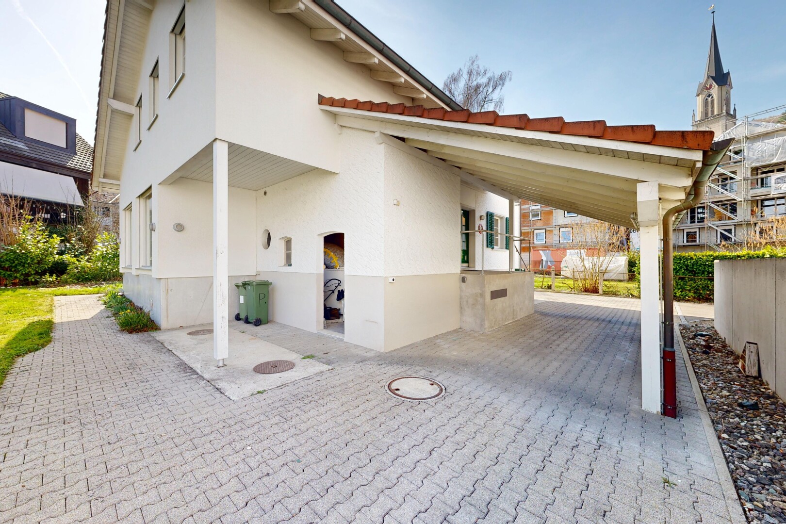 außenansicht mit property visible, day time, ziegeldach, und stuckverkleidung