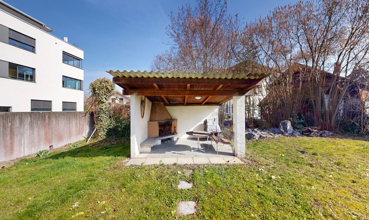 außenansicht mit rasen, stuckverkleidung, day time, und terrasse