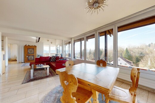 salon / salle à manger avec inside property, natural light, lumière naturelle, et day time