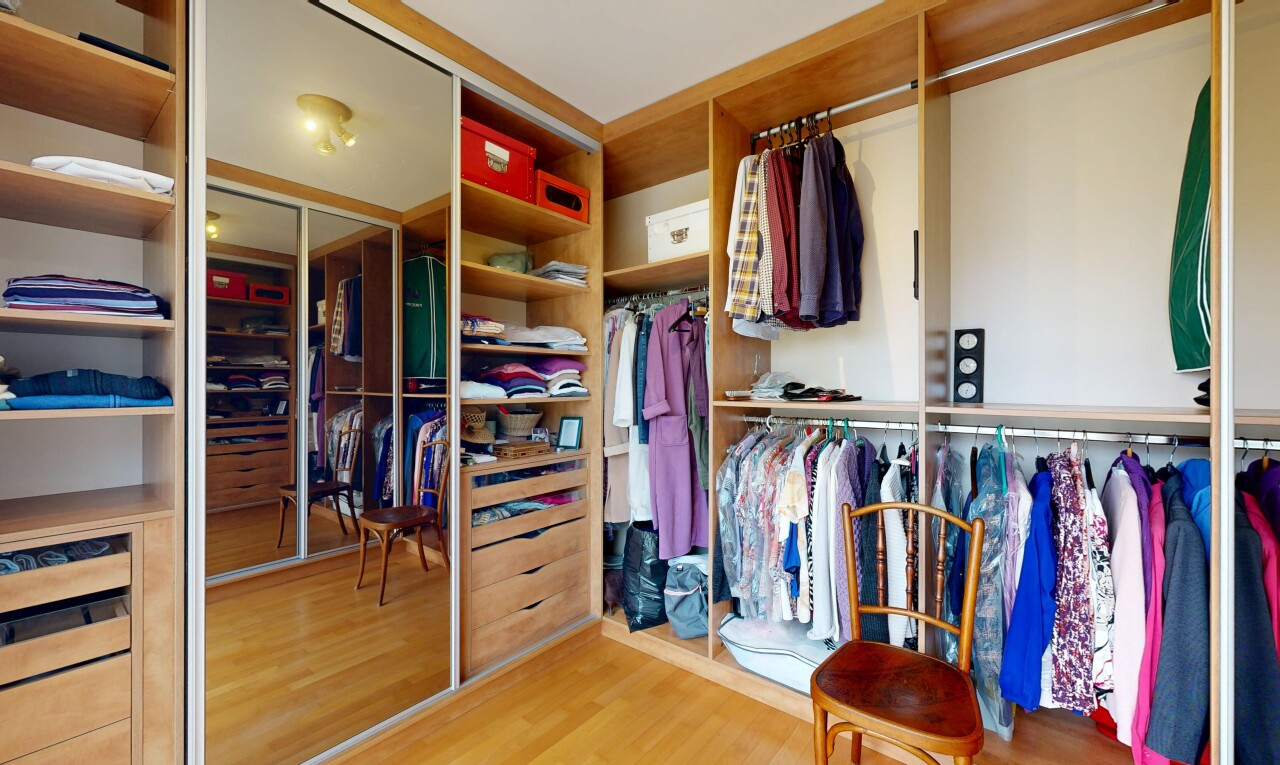 dressing avec sol en finition bois et wood finish floor