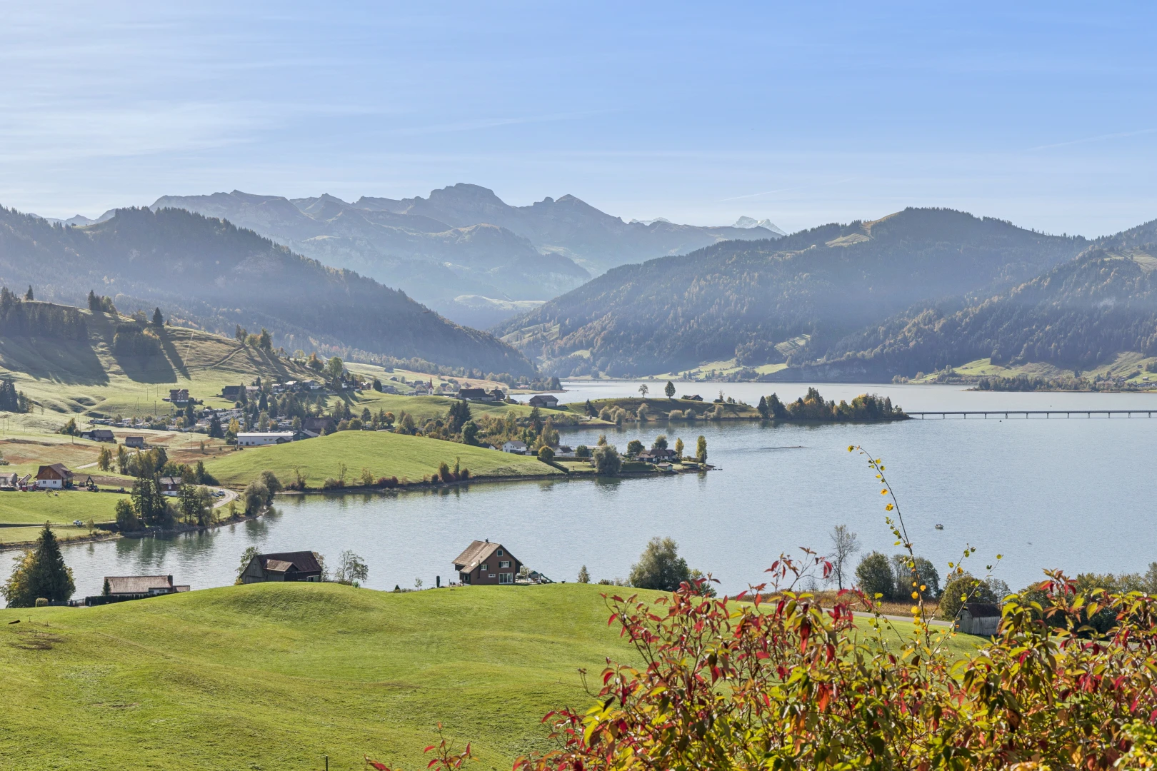 seesicht mit seesicht, water view, blick auf die berge, mountain view, und day time