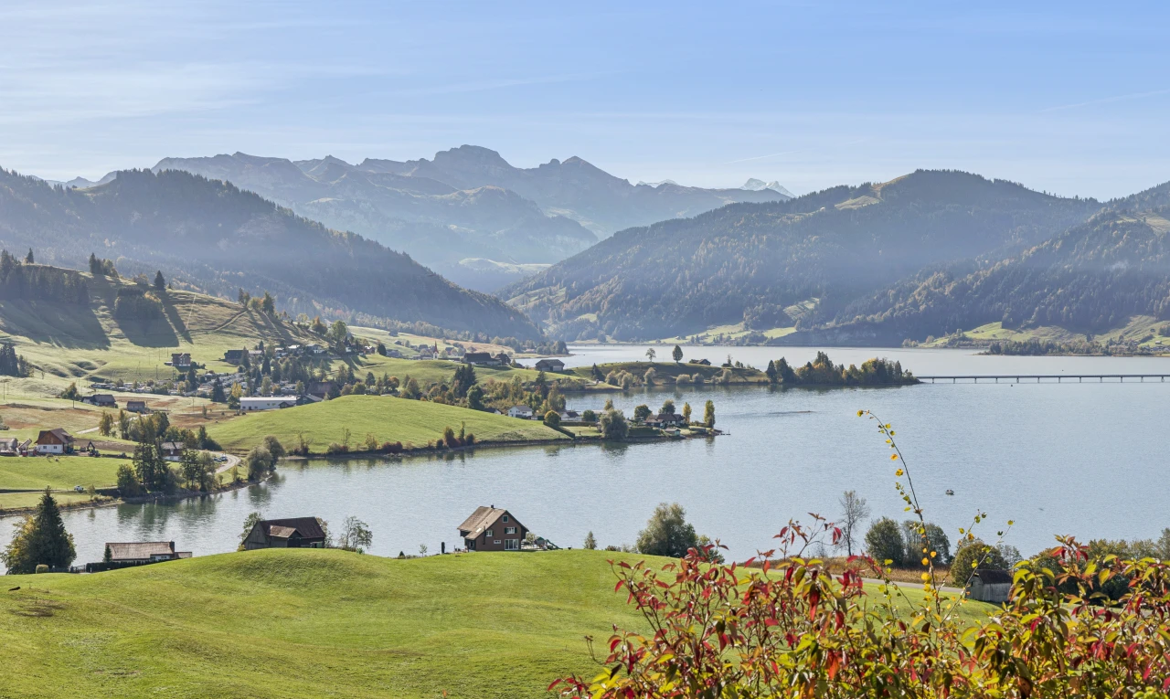 seesicht mit seesicht, water view, blick auf die berge, mountain view, und day time