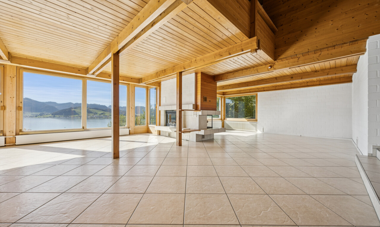 leerer raum mit view focus, high end ceiling, holzdecke, wood ceiling, und seesicht