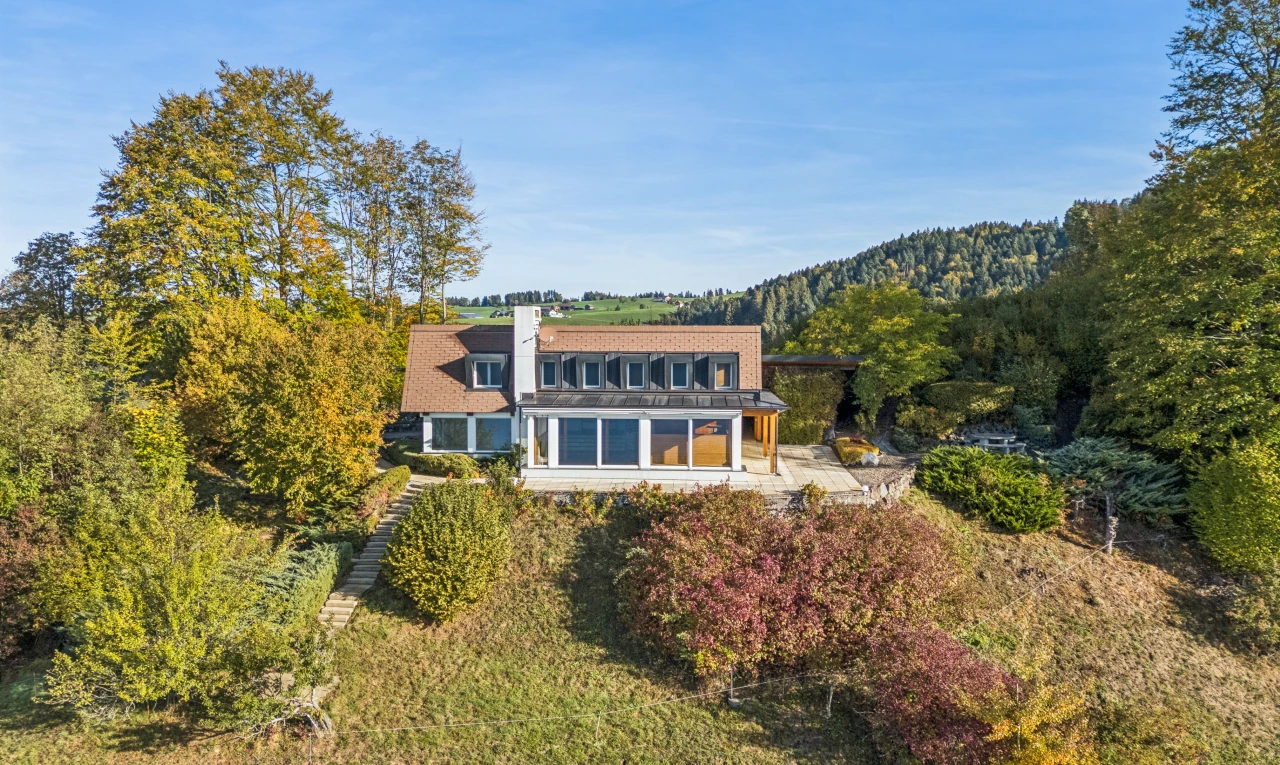 außenansicht mit property visible, day time, und schornstein