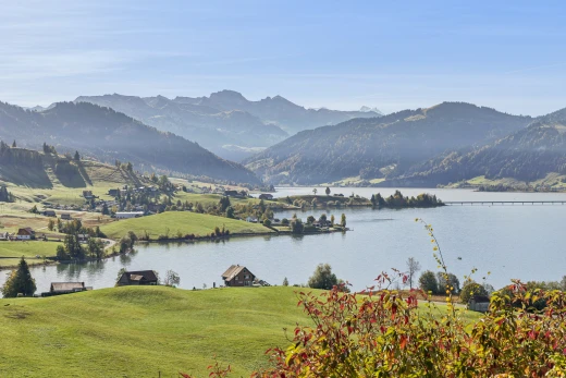 seesicht mit seesicht, water view, blick auf die berge, mountain view, und day time