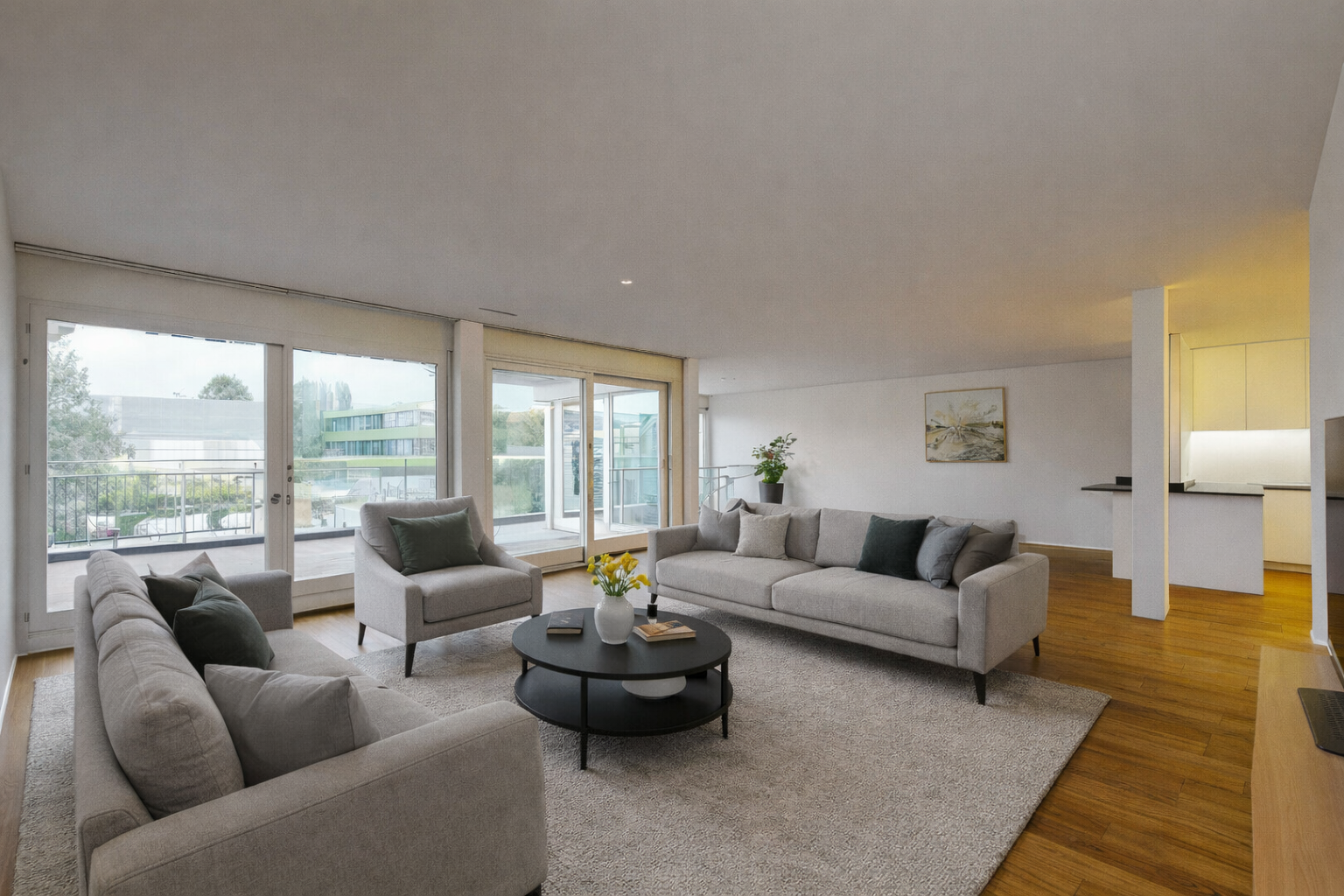 salon avec sol en finition bois, wood finish floor, inside property, virtually staged, et lumière naturelle