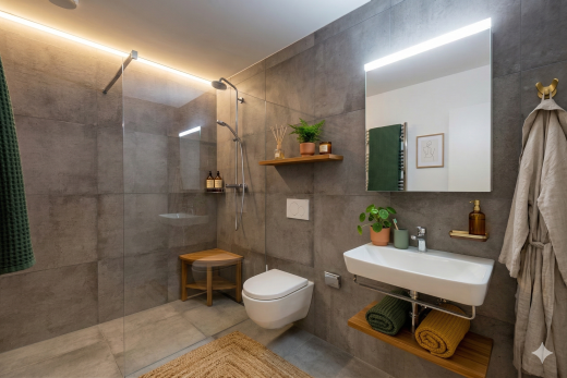 bad mit spiegel, komplettes badezimmer, tile wall, fliesenwand, und inside property