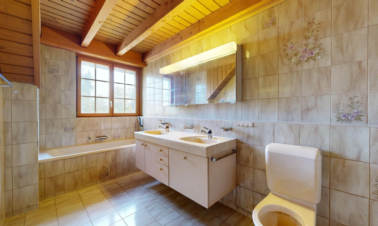bad mit tile wall, fliesenwand, komplettes badezimmer, bad, und toilette