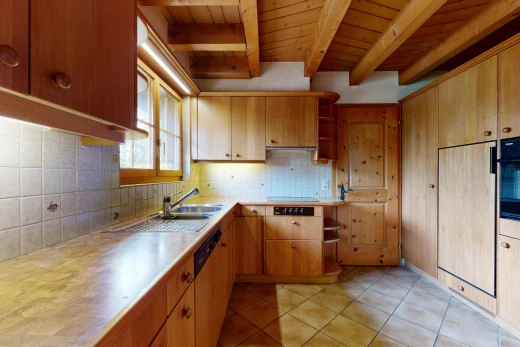 küche mit open shelves, offene regale, light countertops, arbeitsplatten, und light floor