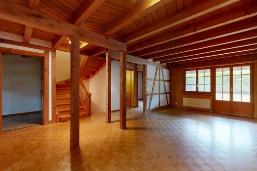 leerer raum mit treppen, beamed ceiling, balkendecke, parquet floor, und wood finish floor
