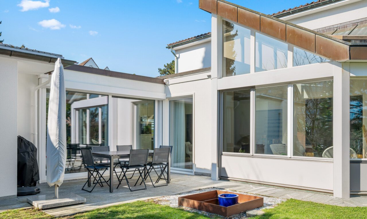 terrasse mit day time, essbereich im freien, from property, terrasse, und rasen