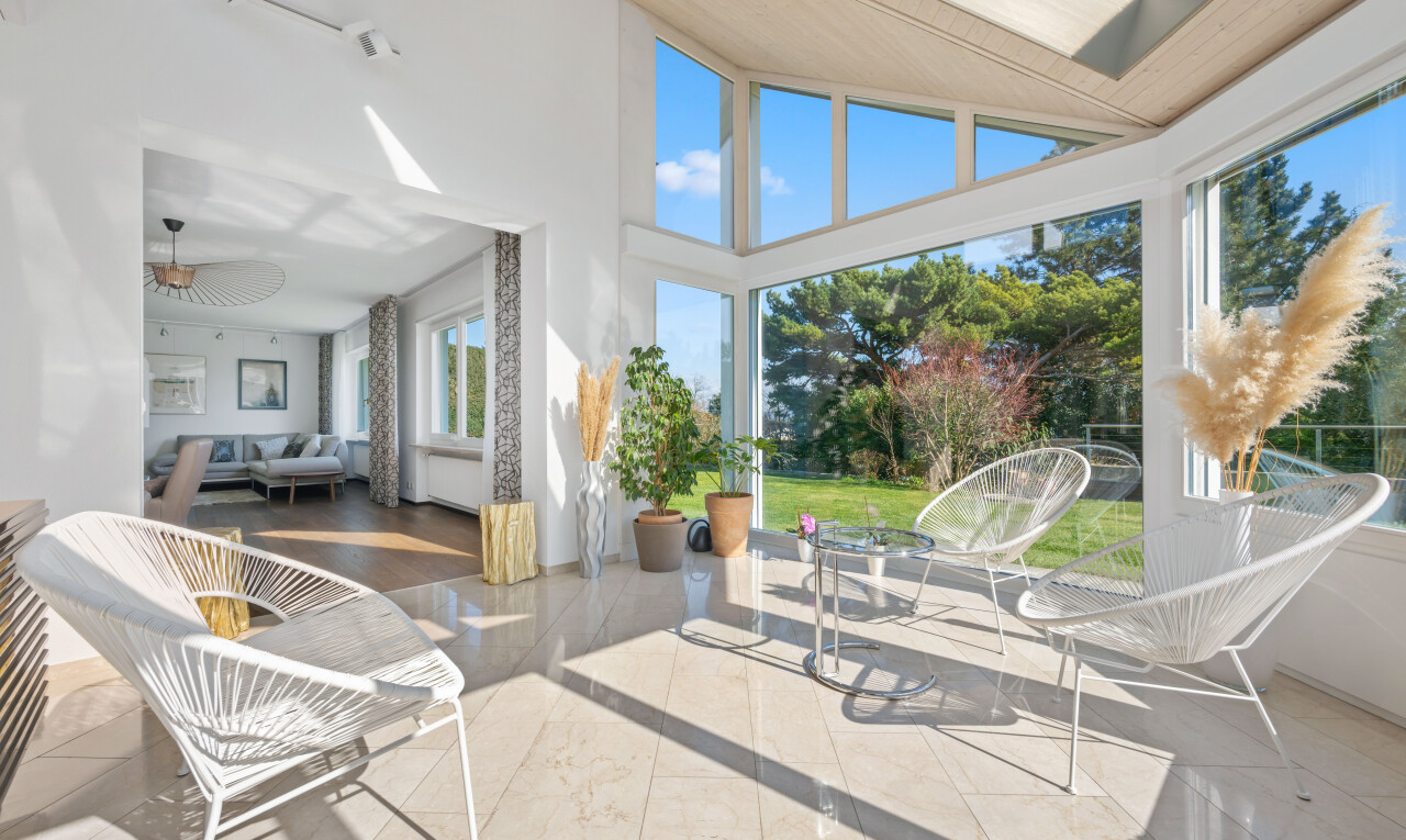 terrasse avec véranda, day time, et espace de vie extérieur