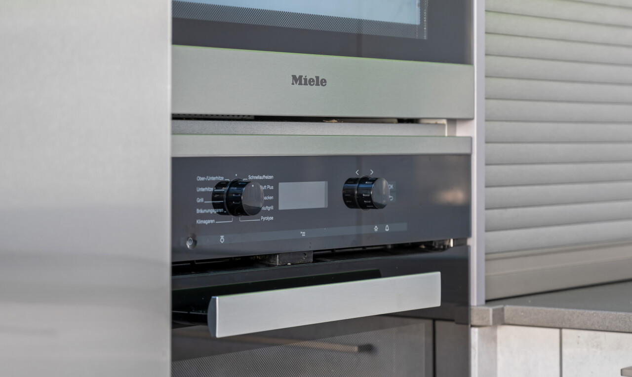 détails avec appliance, four, kitchen, réfrigérateur, et interior
