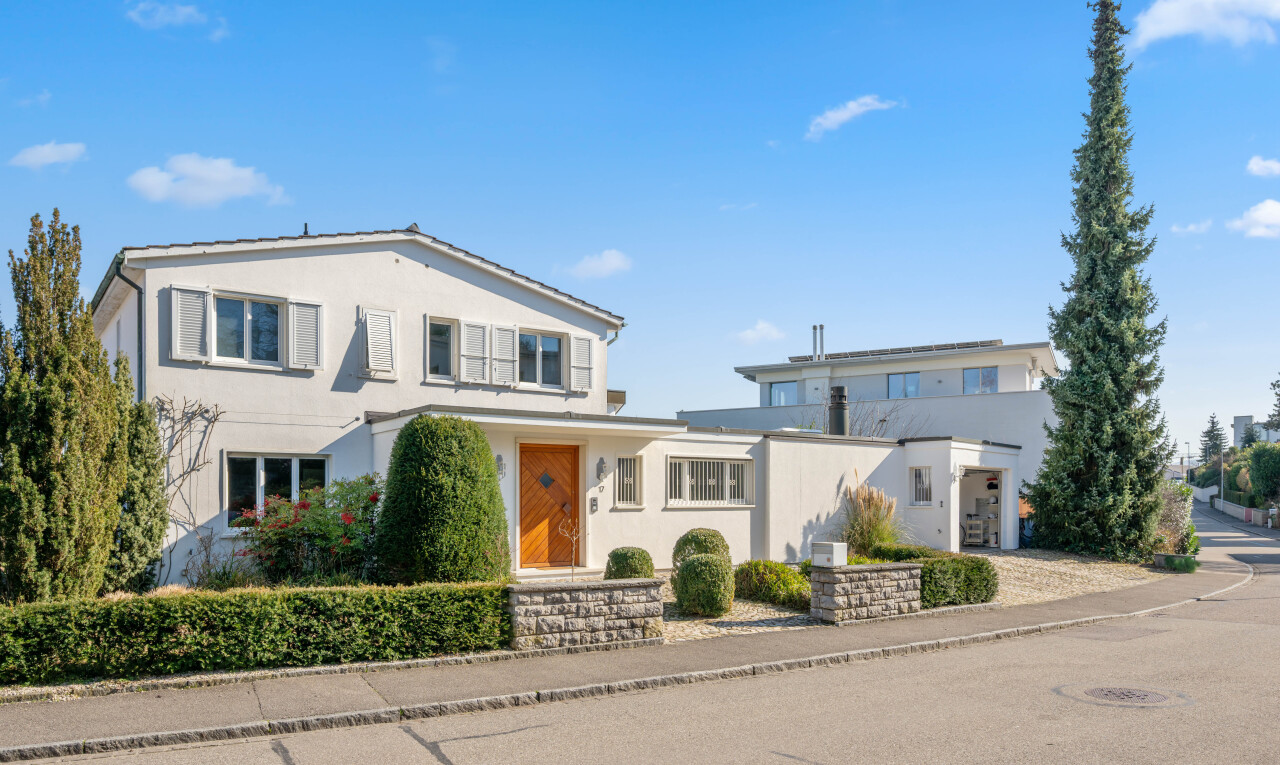 außenansicht mit property visible, day time, und stuckverkleidung