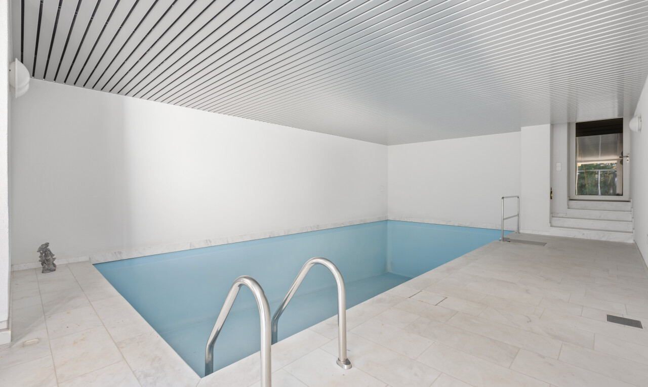 piscine avec inside property
