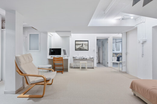 wohnzimmer mit inside property, teppich, carpet, fernseher, und gipskartonwand