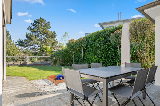 terrasse mit essbereich im freien, from property, terrasse, day time, und rasen