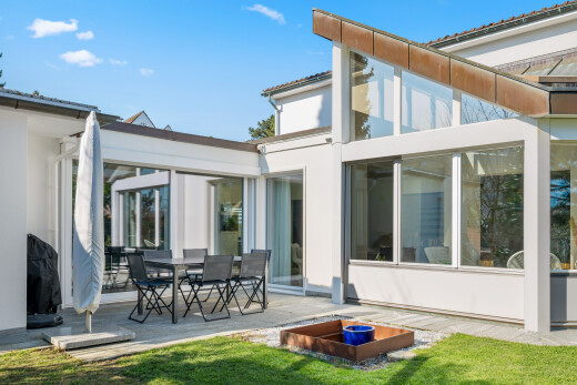 terrasse mit day time, essbereich im freien, from property, terrasse, und rasen
