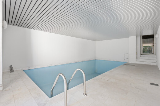 schwimmbad mit inside property