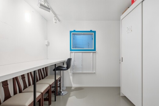 büro mit concrete floor, betonboden, drywall, gipskartonwand, und finished concrete floor
