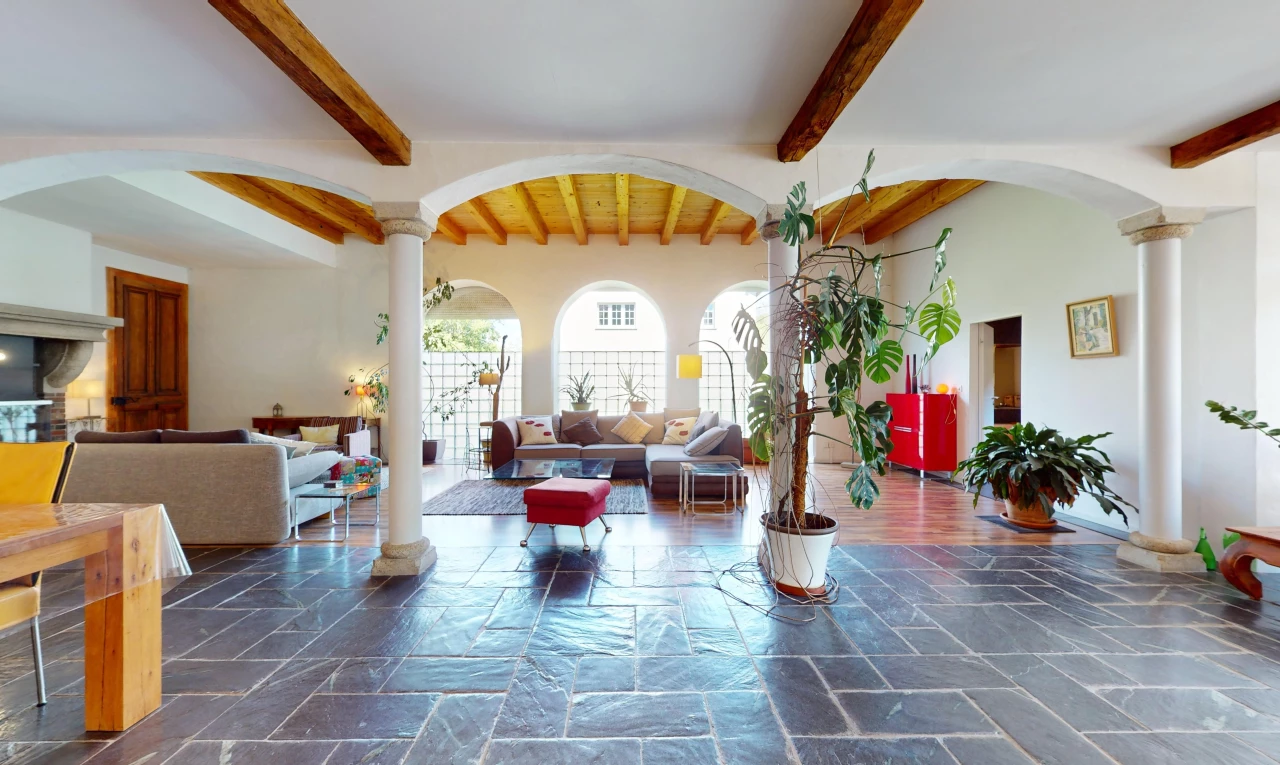 rezeption / lobby mit gewölbte gehwege und dekorative säulen